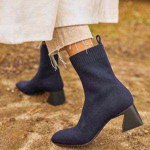 NWT  Square-Toe Water-Repellent Heeled Boots (Regina Pro), Navy